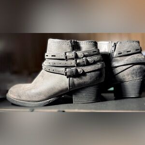 2 pairs of Black leather ankle boot